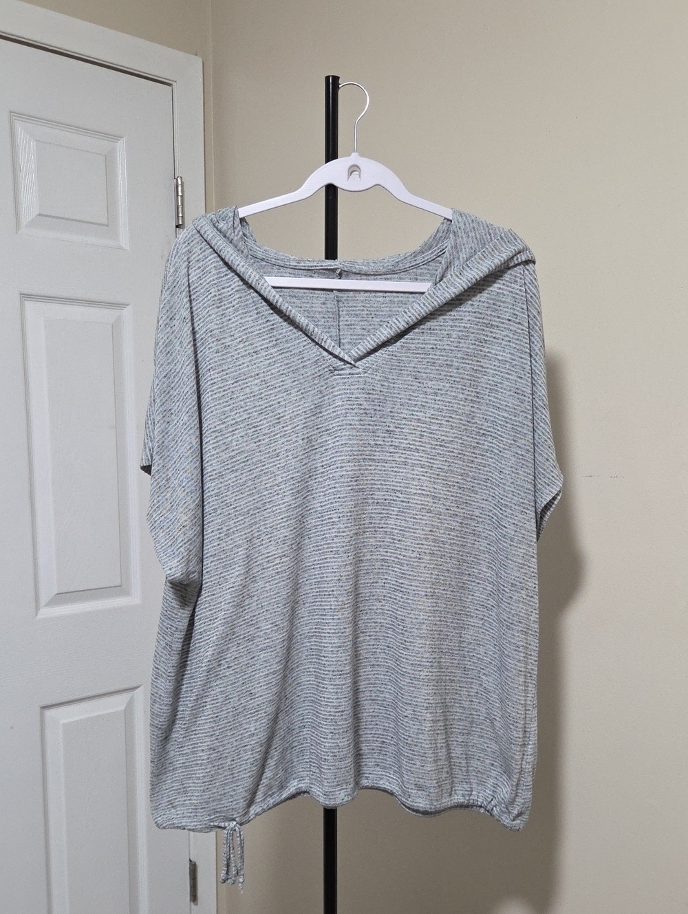 Active Zone Plus Size Light Gray Striped V-Neck Hoodie Pullover